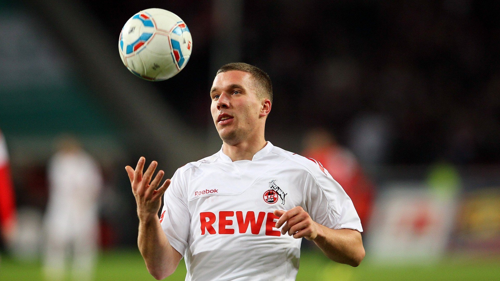 “团队精神：幕后英雄的坚守与执着”，团队精神人物