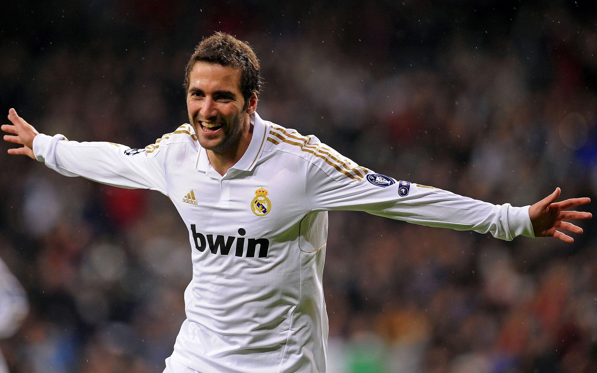 “法甲紧张追逐，豪门争夺榜首激烈进行”，法甲豪门宣布全队停薪