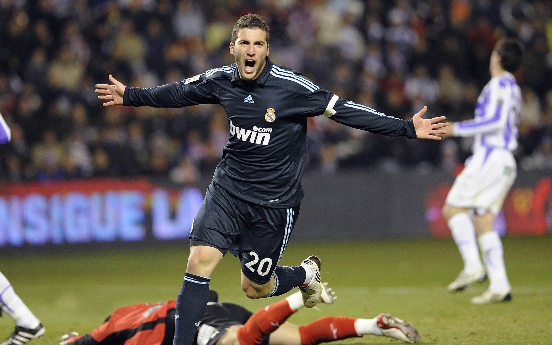 中国足球史上首次引入VAR技术实录,中国最早引进的足球联赛